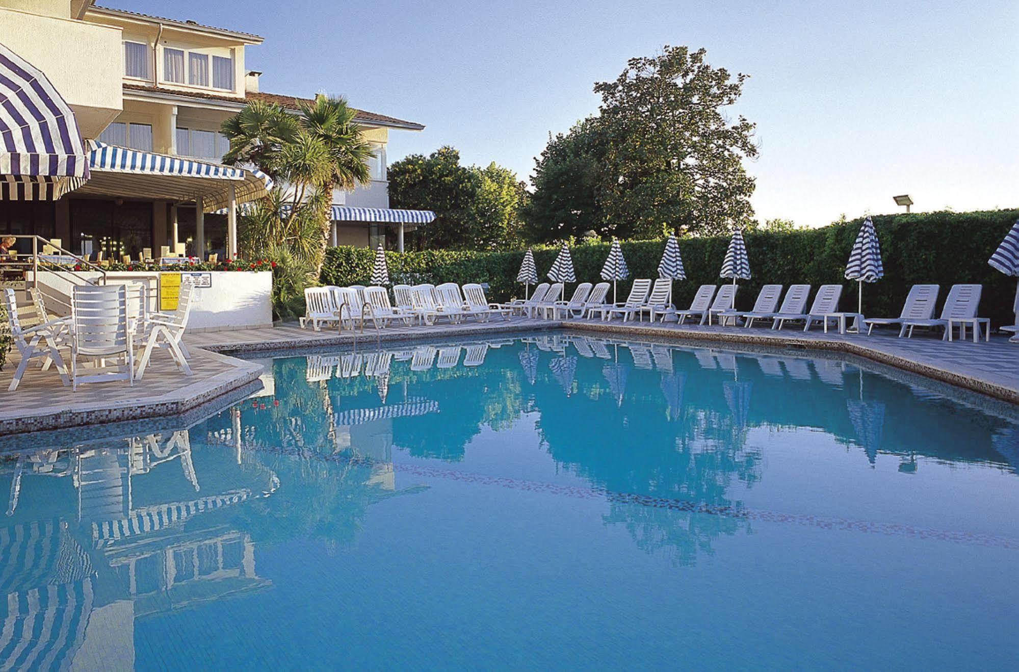 Hotel Nettuno バルドリーノ エクステリア 写真